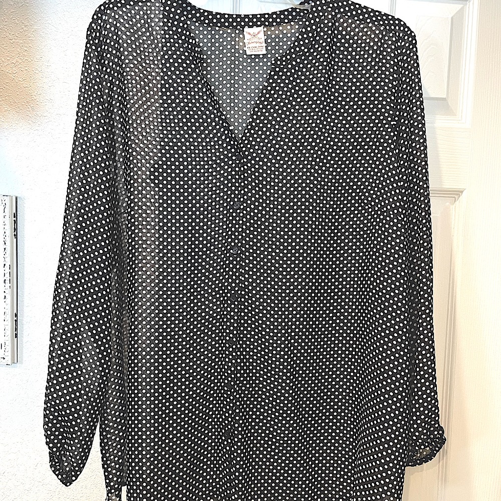 Adorable polka dot blouse